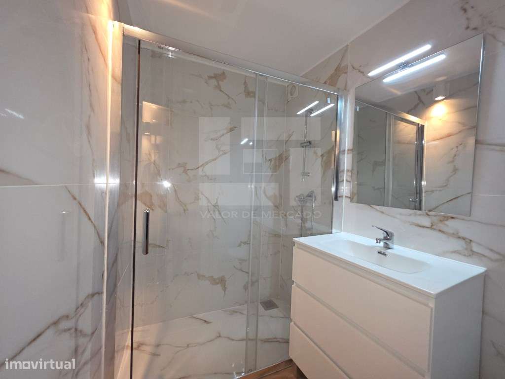 Apartamento T1+1duplex, recentemente remodelado, com 79 m2 - Grande imagem: 4/27