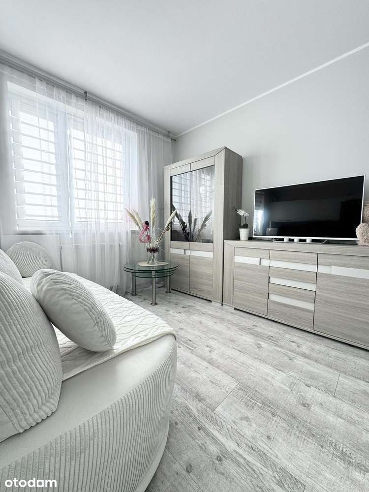 PRZYTULNA KAWALERKA NA OSIEDLU GÓRCZYN Z ODDZIELONĄ STREFĄ POKOJOWĄ-1