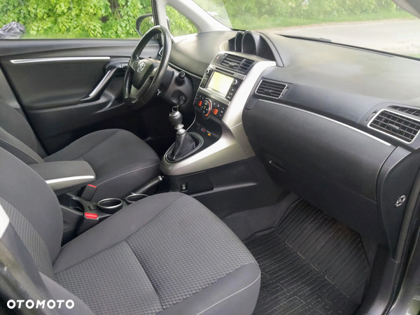 Toyota Verso 1.8 Premium 7os EU6 - 31