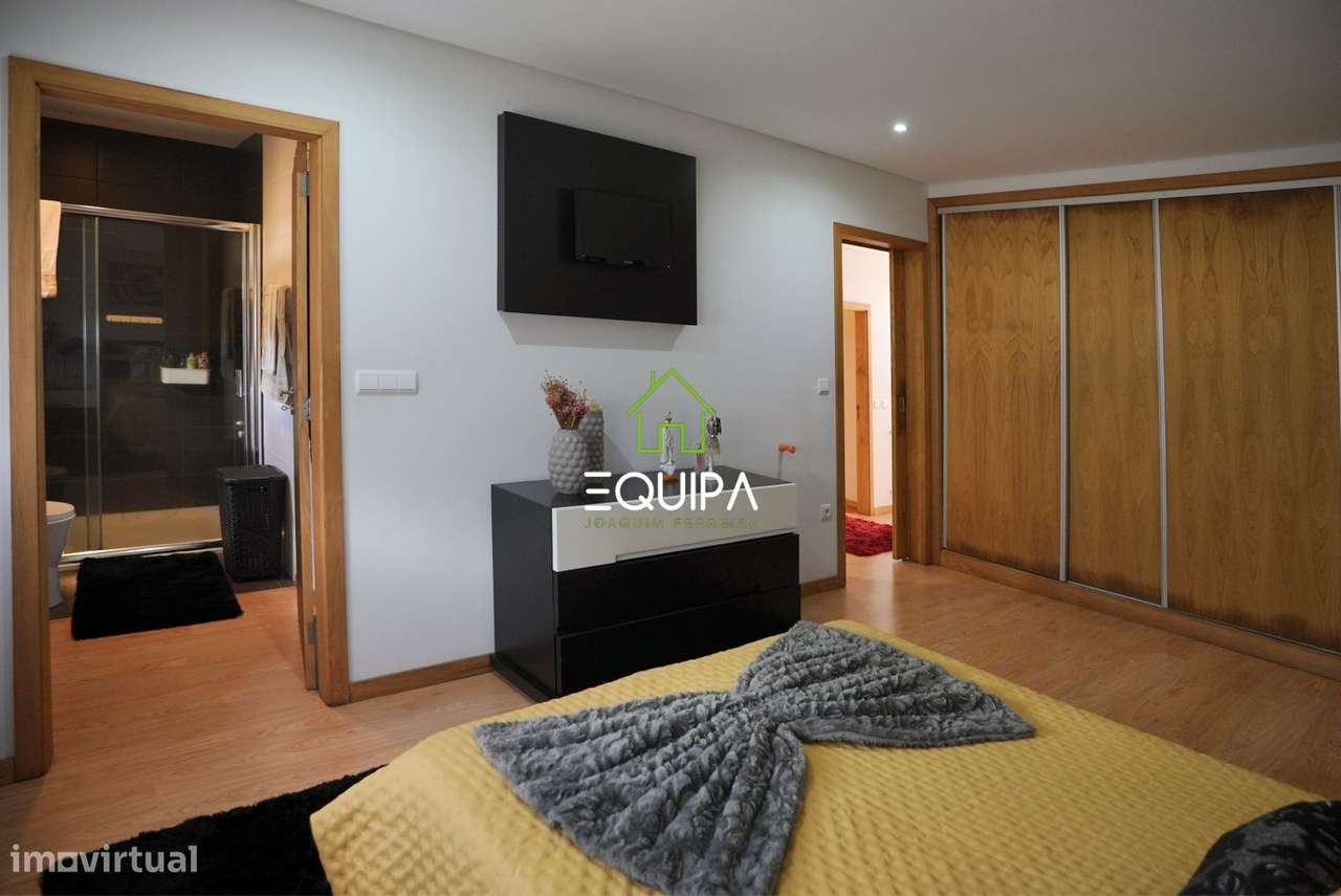 MORADIA ISOLADA T3+T2-15