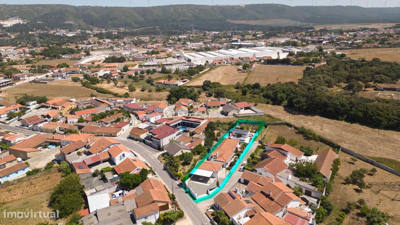 Moradia T4  como nova com Piscina  e vista serra dos Candeiros-43