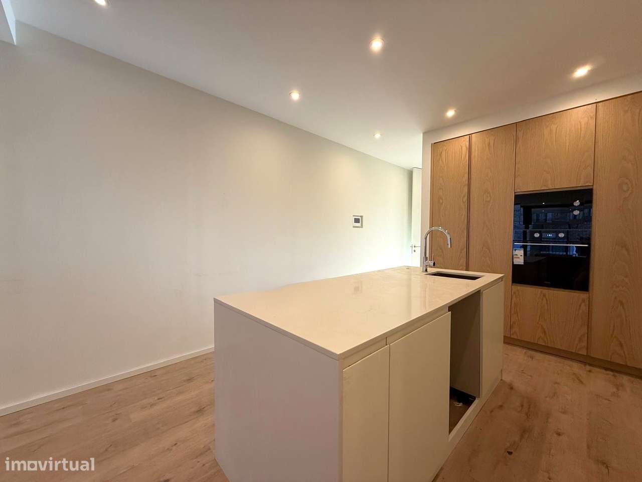 T2 remodelado e equipado c/ alpendre no Porto - Grande imagem: 4/24