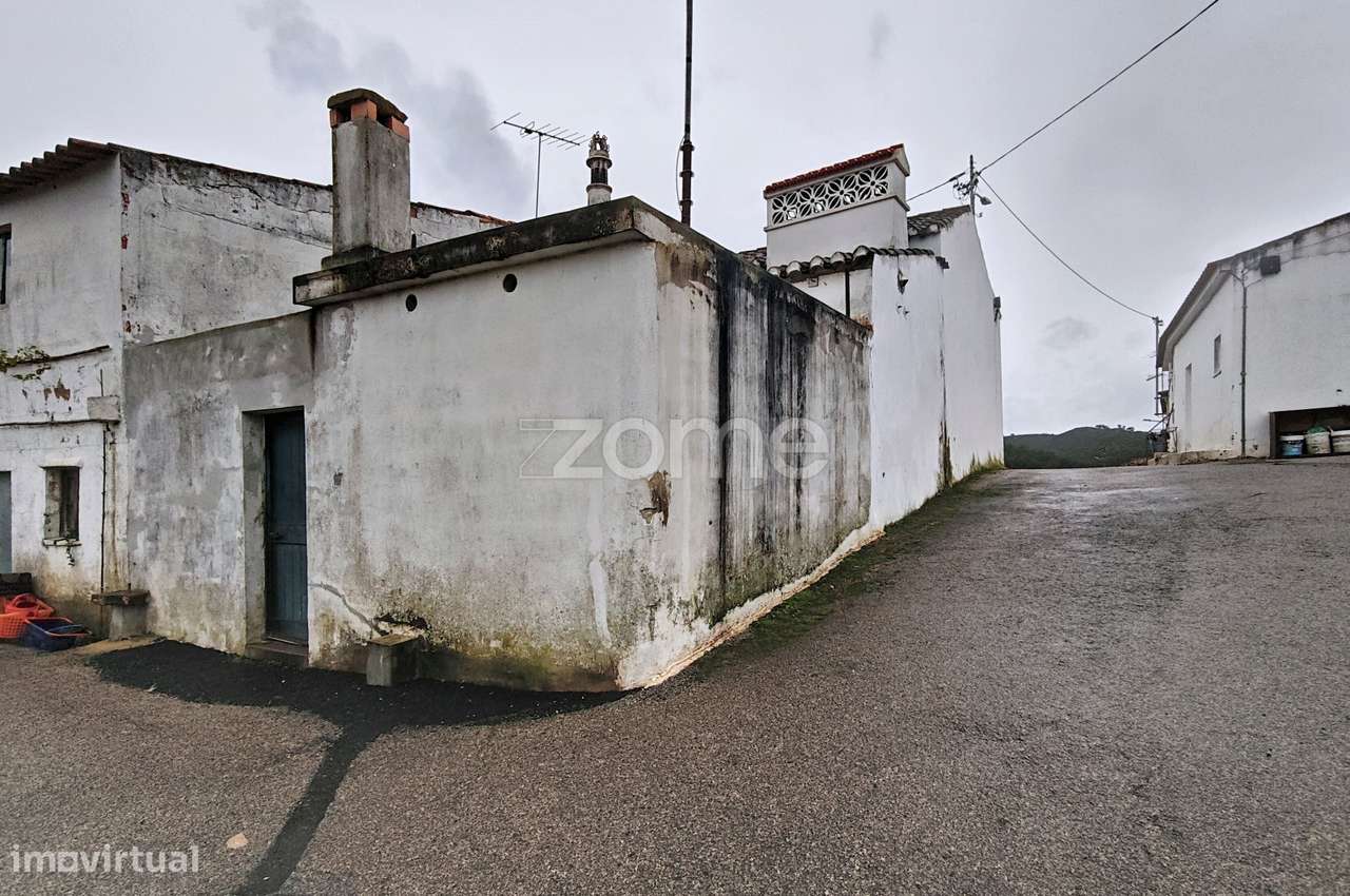 Moradia V2 no centro de São Marcos da Serra-3