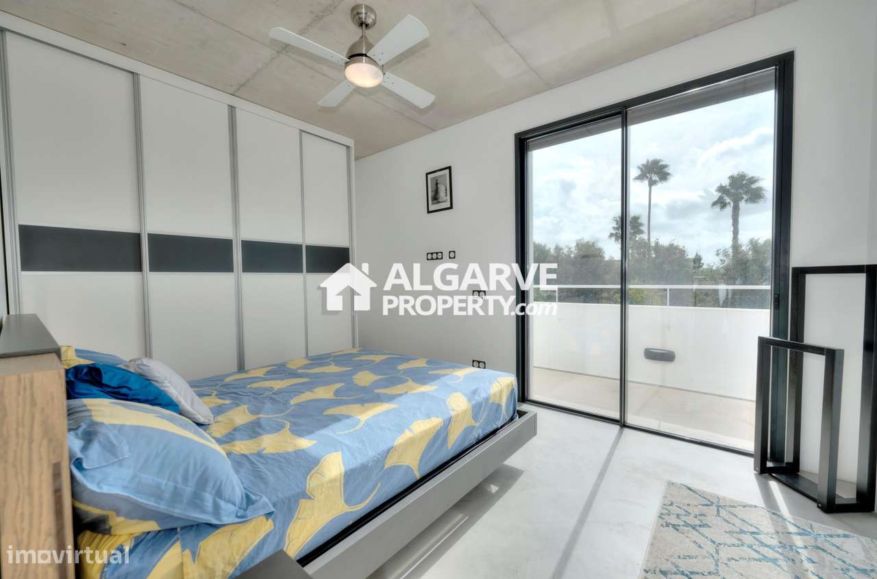 Moderna Moradia T4 com Piscina e Jardim em Almancil-35