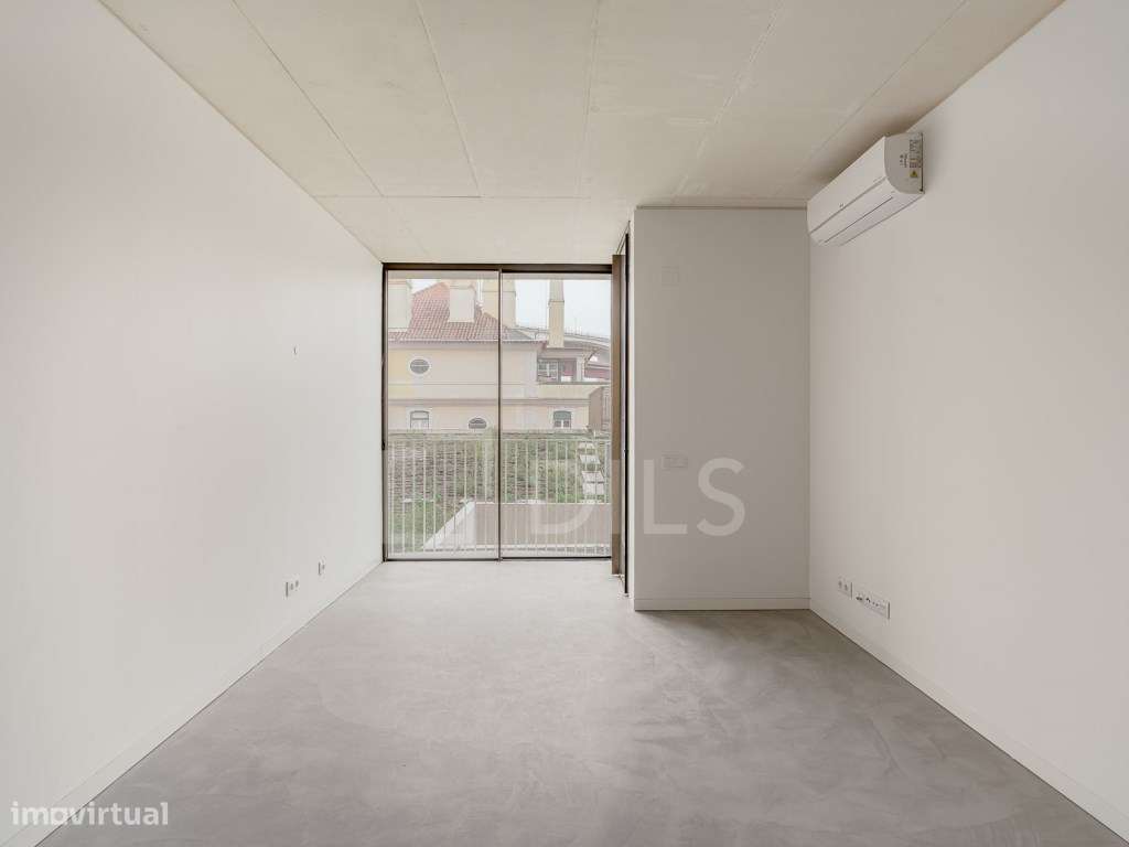 Apartamento T2 com estacionamento e arrecadação em Alcântara - Grande imagem: 2/19