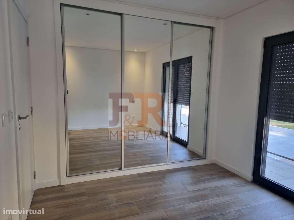 Moradia Geminada T3 com garagem e Terraço Quinta do Conde Sesimbra-25