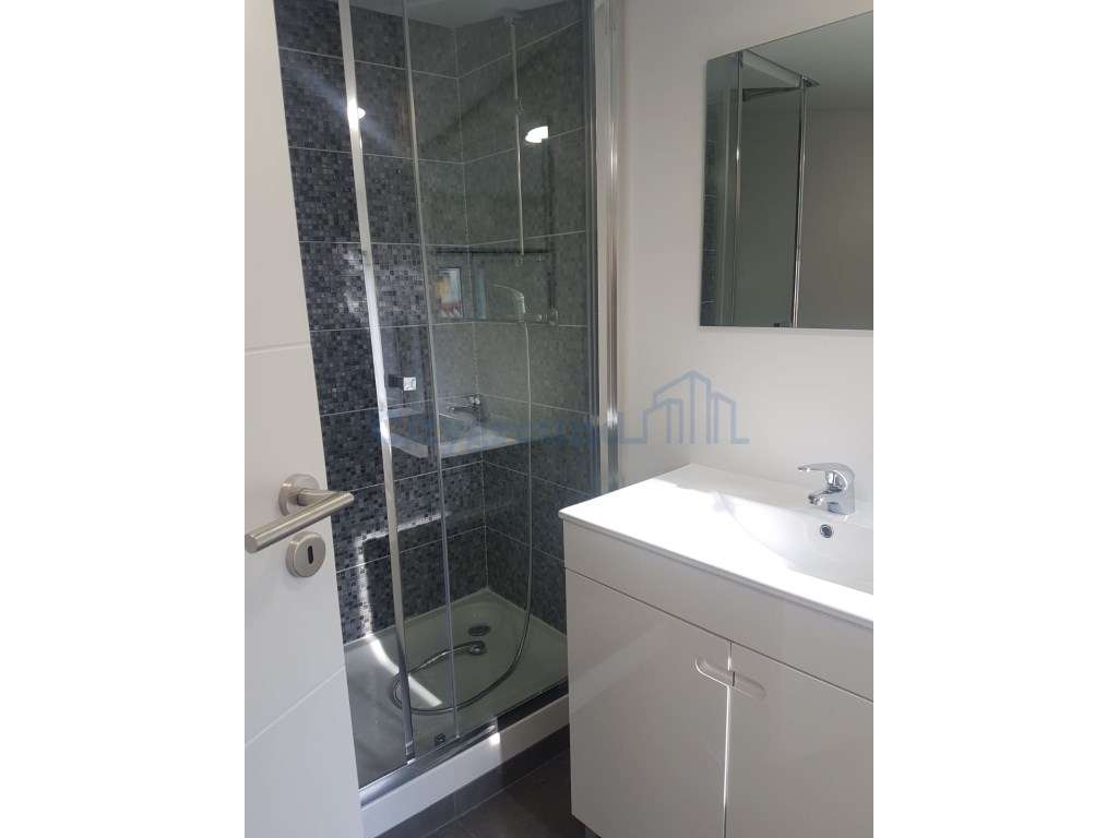 Apartamento T3 Duplex com vista rio-9