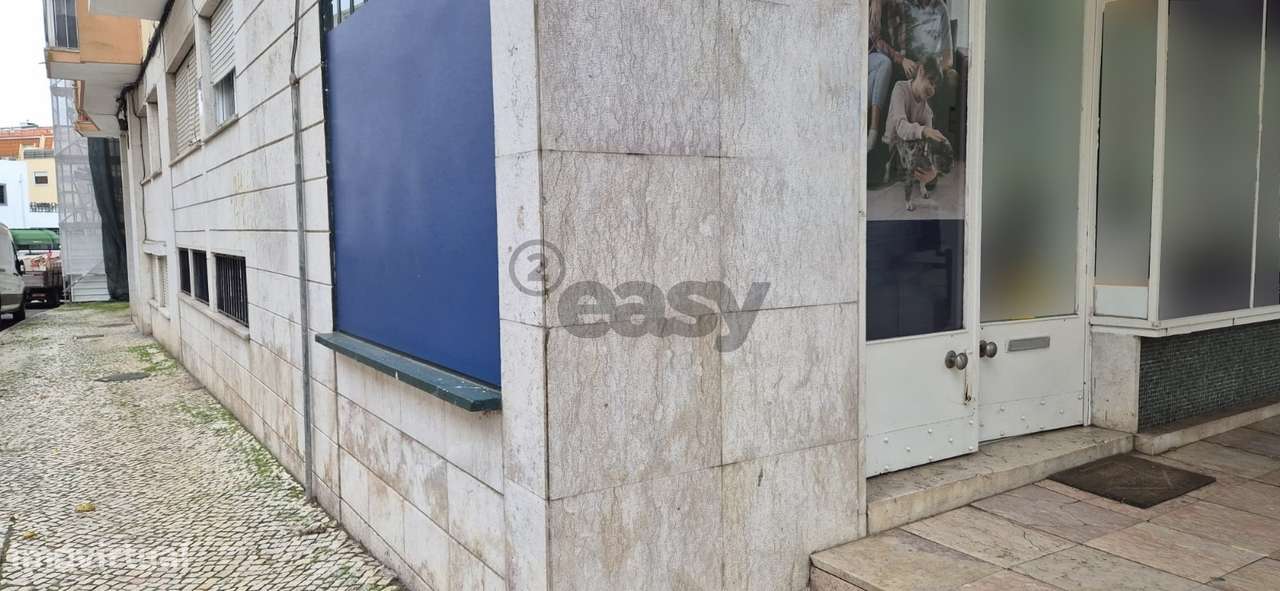 Loja com 66m2 na Venteira junto Igreja-22