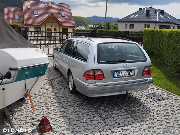 Mercedes-Benz Klasa E 220 T CDI Elegance - 3