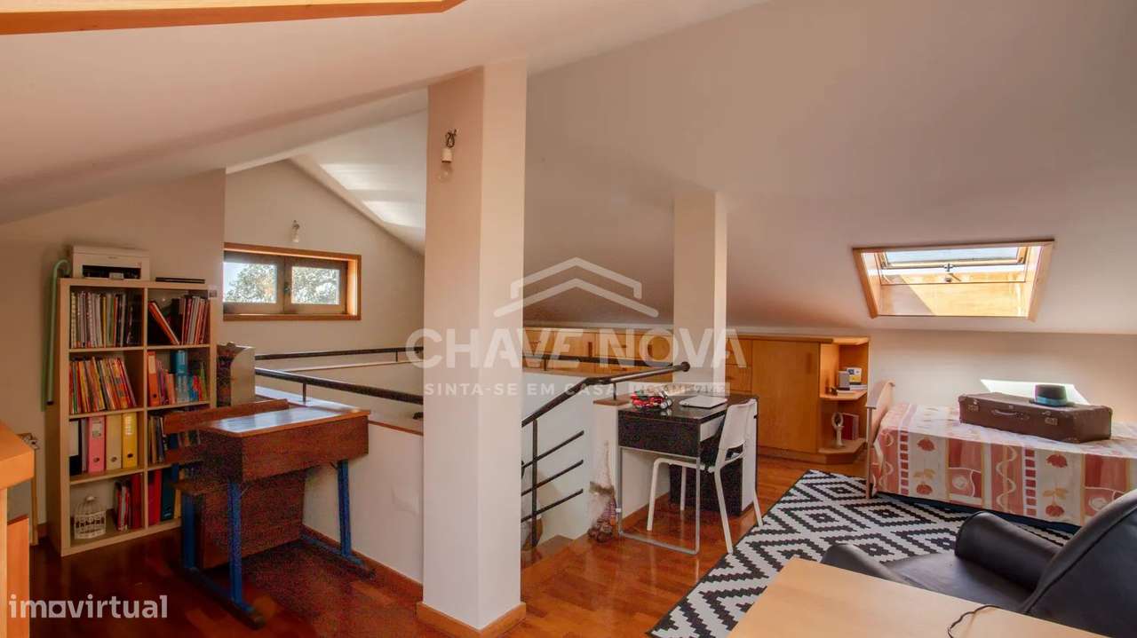 Moradia V3 de quatro frentes - Perosinho-33