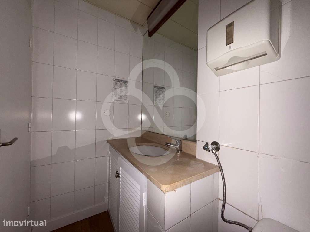 Escritório remodelado com wc e kichenette em edifício de escritório...-22