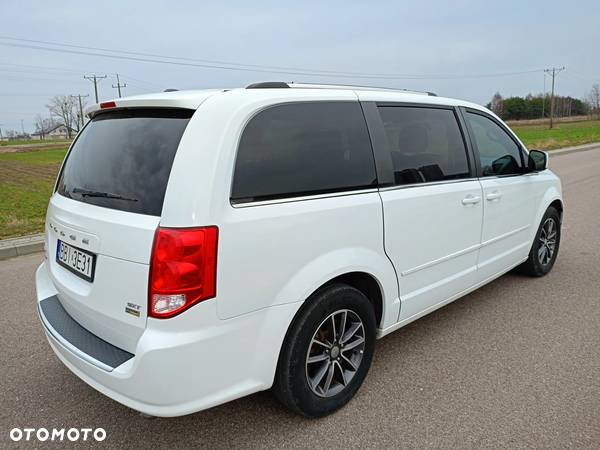 Dodge Grand Caravan - 12