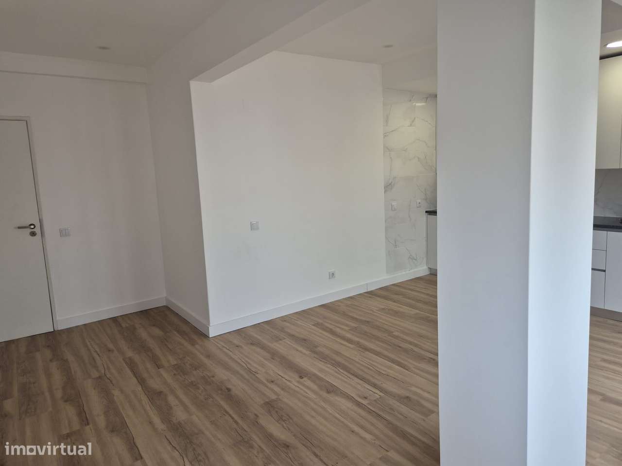 Vende-se Apartamento T1 - Rotunda do hospital, Faro - Grande imagem: 2/12