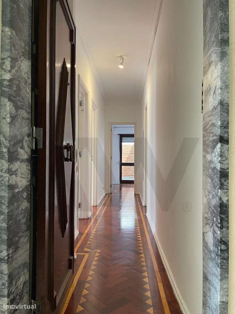 T2 com terraço e varanda na Lapa-Estrela- Lisboa - Grande imagem: 3/24