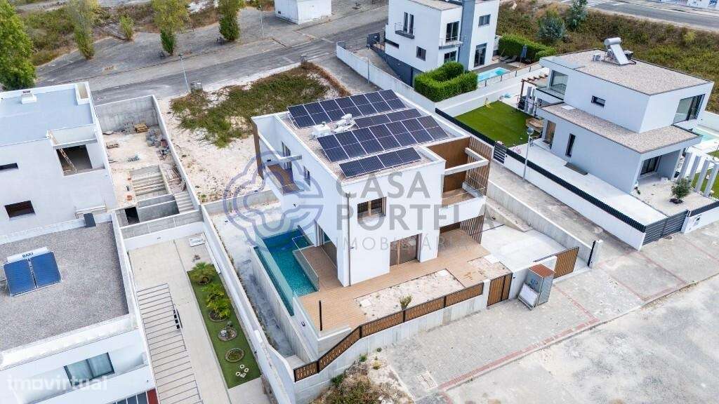 Moradia T4 com3 suites isolada-21