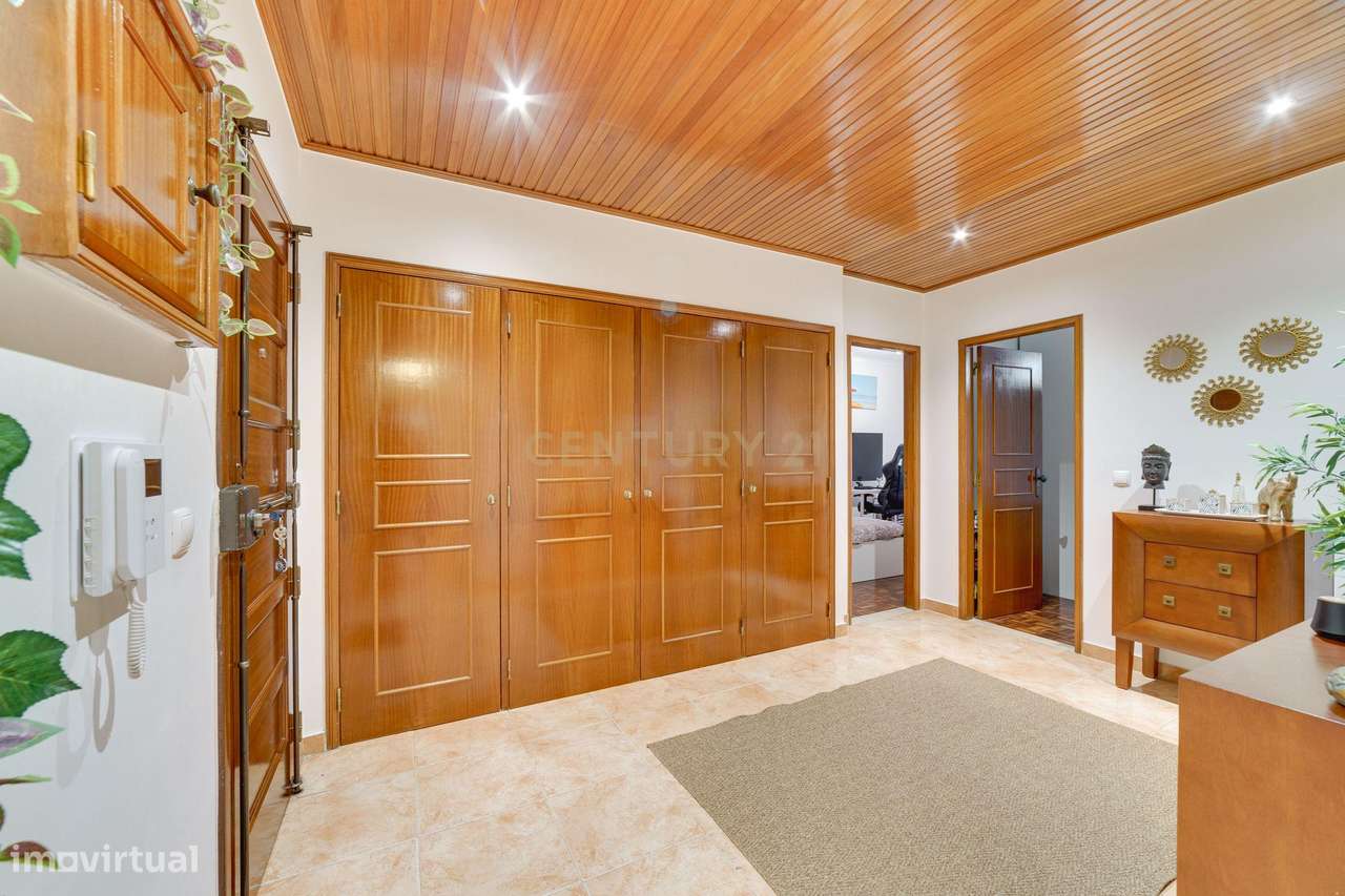 T2 na Rua Francisco Salgado Zenha, Tapada das Mercês - Mem Martins - Grande imagem: 4/34