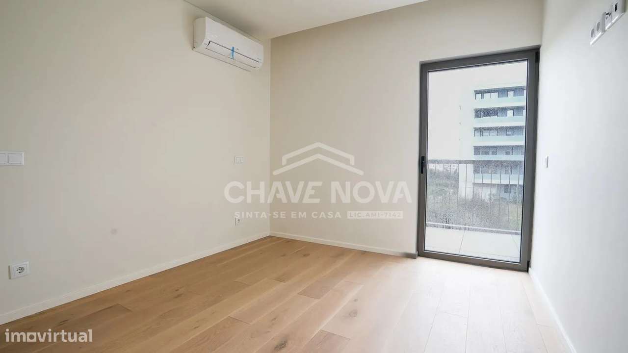 Apartamento T2 Novo com Varanda e Lugar de Garagem- Canidelo-4