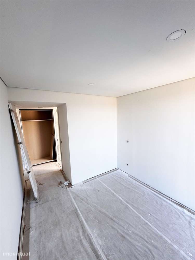 T2 Novo com varanda, garagem -Hospital São João - Universidades-24