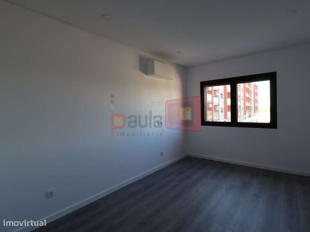 APARTAMENTO T5 DUPLEX NOVO - MONTIJO-15