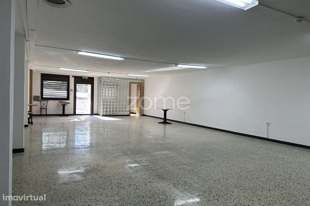 Loja com 2 espaços (R/C + Cave), em Carcavelos-6