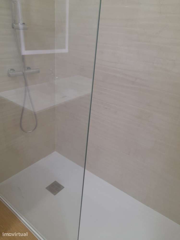 T2 com varanda, pronto a habitar, segurança e conforto - Grande imagem: 5/6