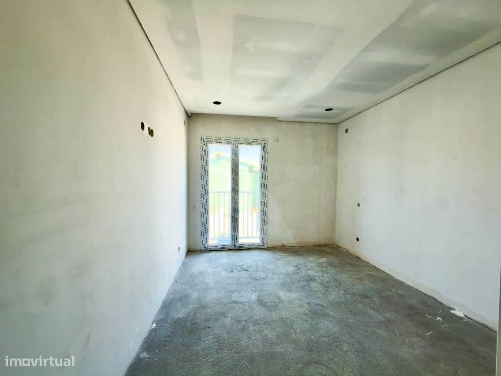 Apartamento T4+1 duplex remodelado com jacuzzi e garagens em Alcabi...-14