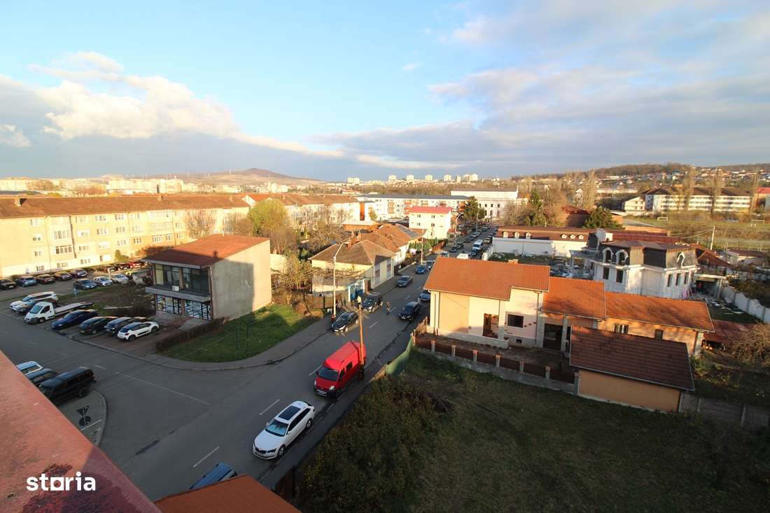 Vând imobil cu spații comerciale/apartamente D+P+3E în Hunedoara...-3
