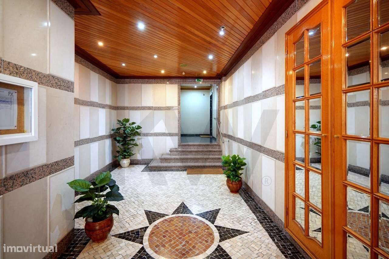 Apartamento T2 com Terraço e Arrecadação em Mem Martins-18