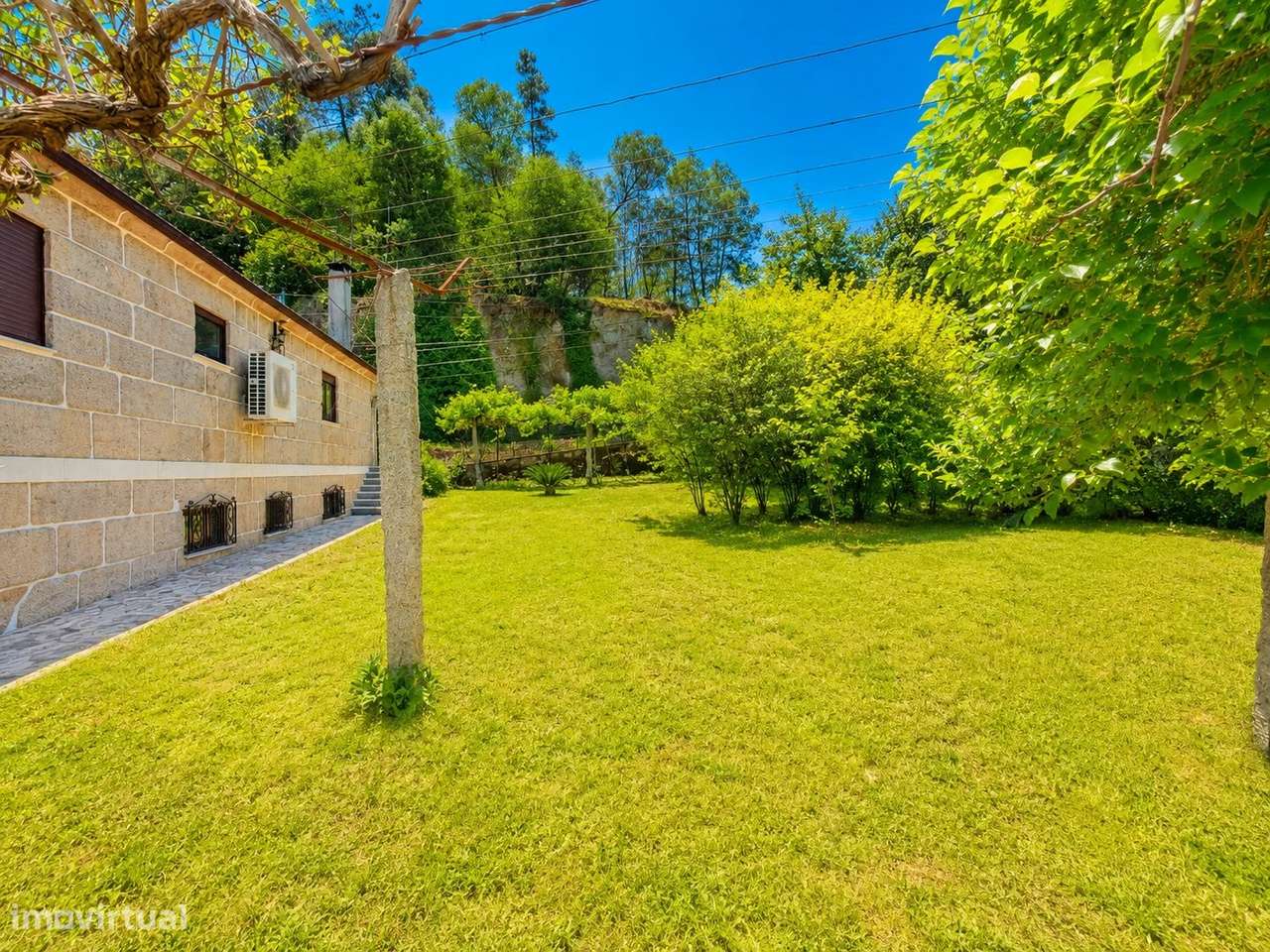 Quinta com Moradia T4 em Pedra, História e Natureza em Harmonia em Arc-27