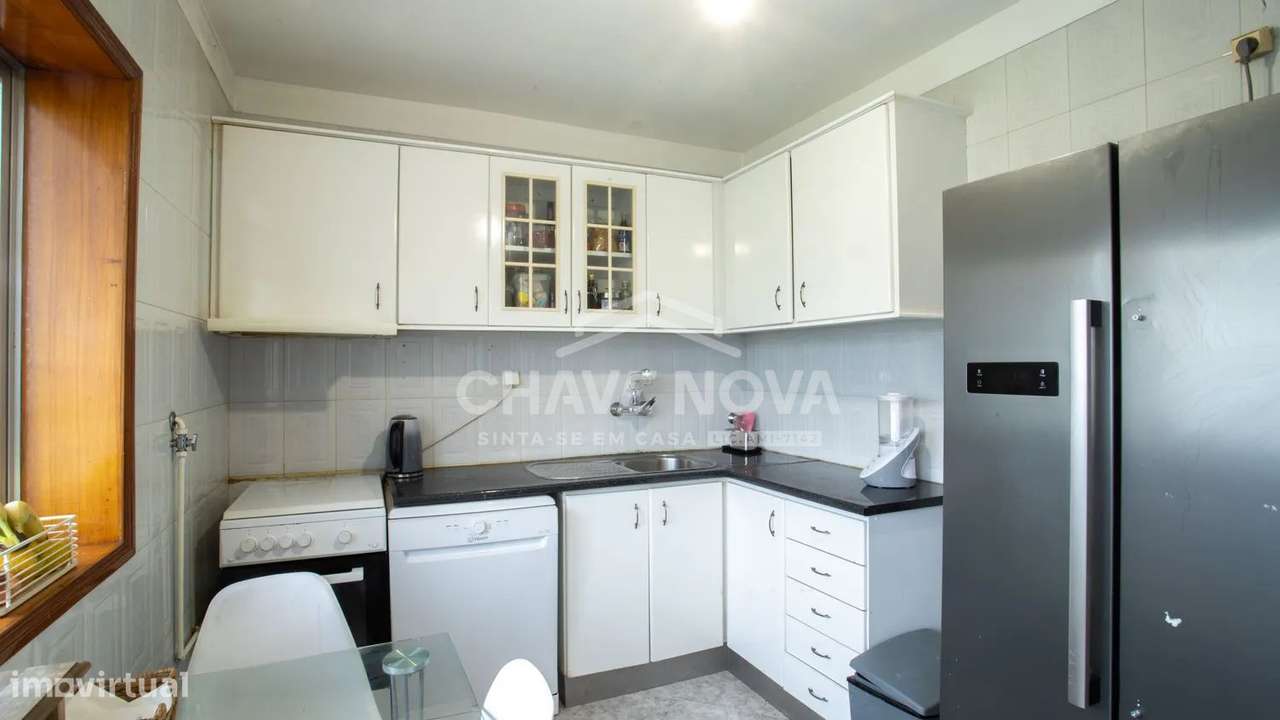 Apartamento T2 com Varanda e Garagem em Gondomar-14