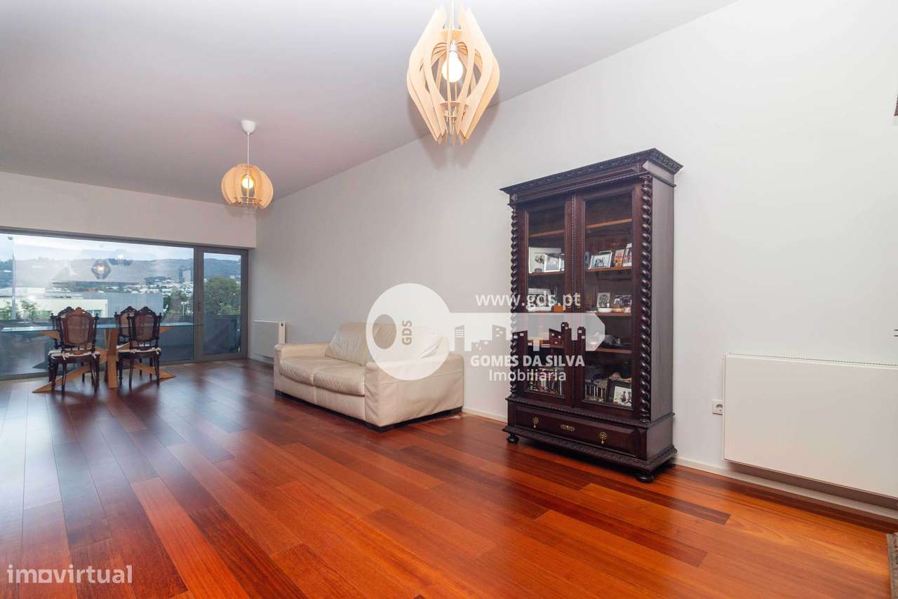 Apartamento T3 com Suíte na Rua de São Domingos – Coração de Braga - Grande imagem: 5/47