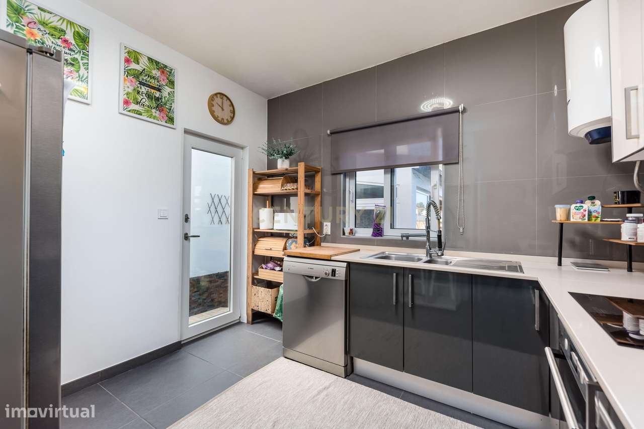 Moradia isolada T3 + T1 | Piscina | Garagem | Fernão Ferro - Grande imagem: 4/33