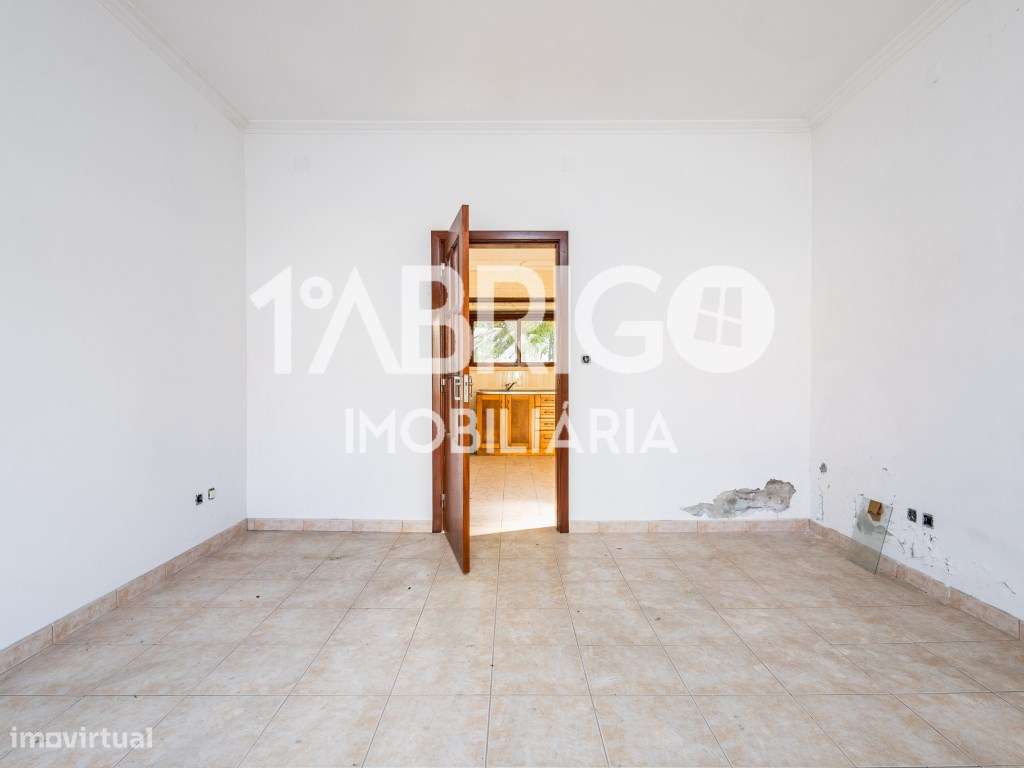 Moradia T4, perto do centro da cidade da Marinha Grande-12