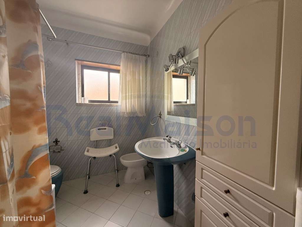 Vende-se Fantástico T3 no centro de Mem Martins-12