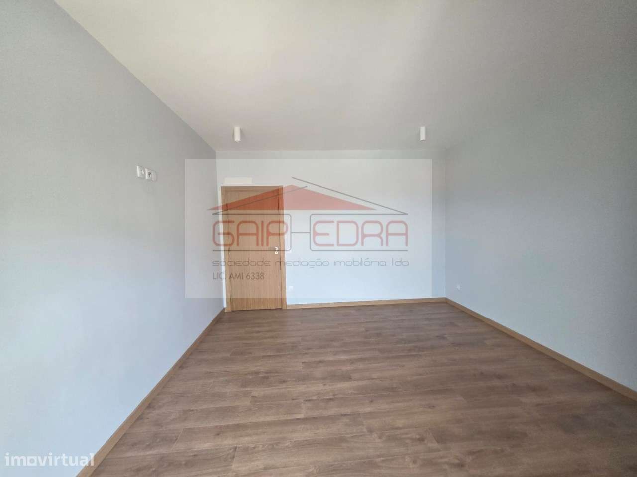 Moradia 4 frentes nova  com 840 m2 terreno em Felgueiras-30