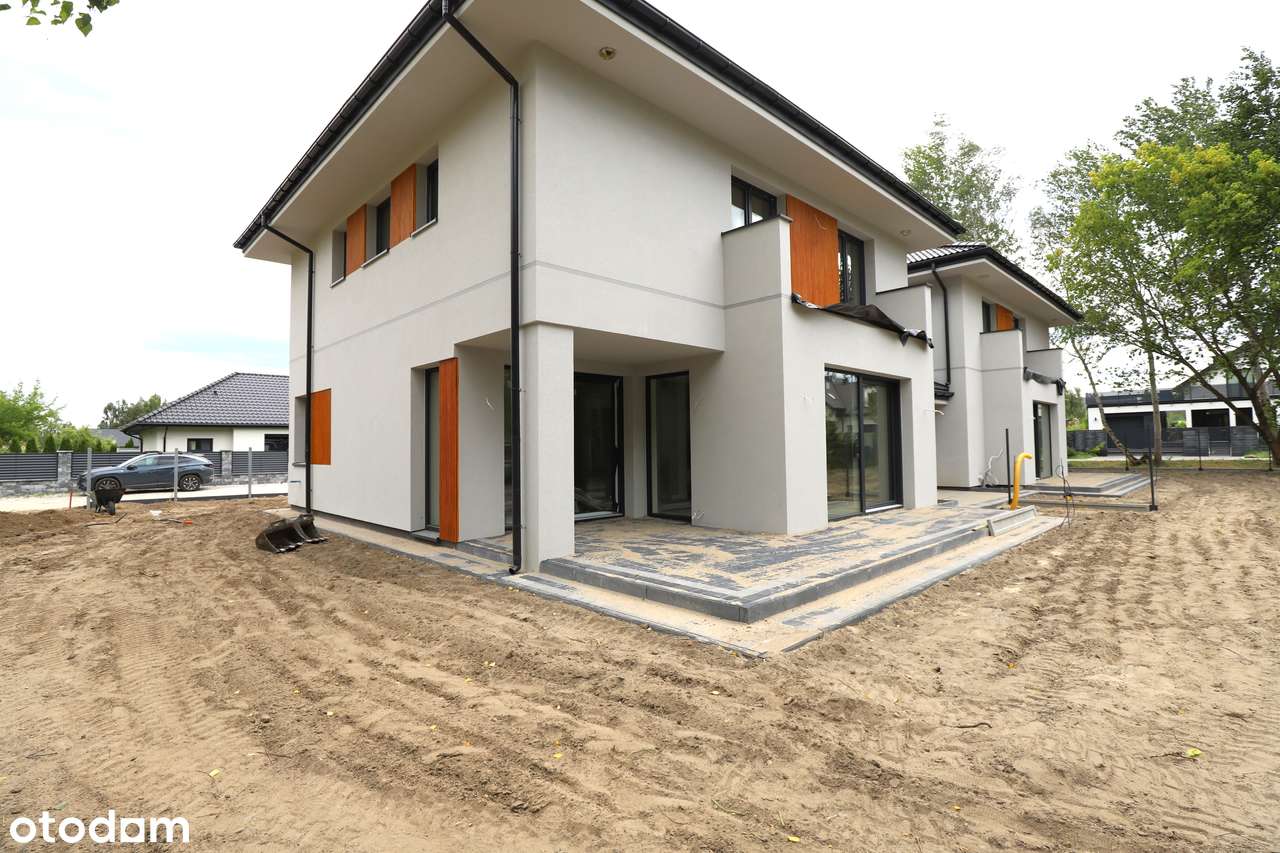 Duży bliźniak łączony 2-stan. garażem, niedaleko szkoła oraz trasy S7-4