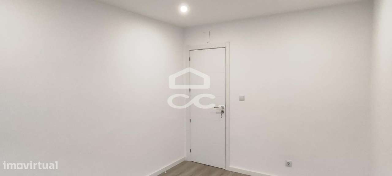 Apartamento T2 totalmente remodelado no Lavradio - Barreiro-17