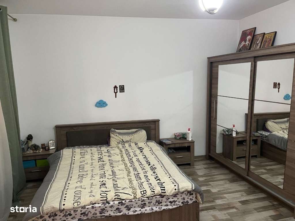 Casa spatioasa de vanzare , intr o zona linistita - Imagine principală: 5/11