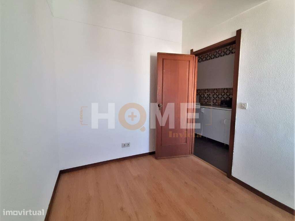 Apartamento T3+1, com varanda à Av. Fernão de Magalhães- Bonfim- Porto-10