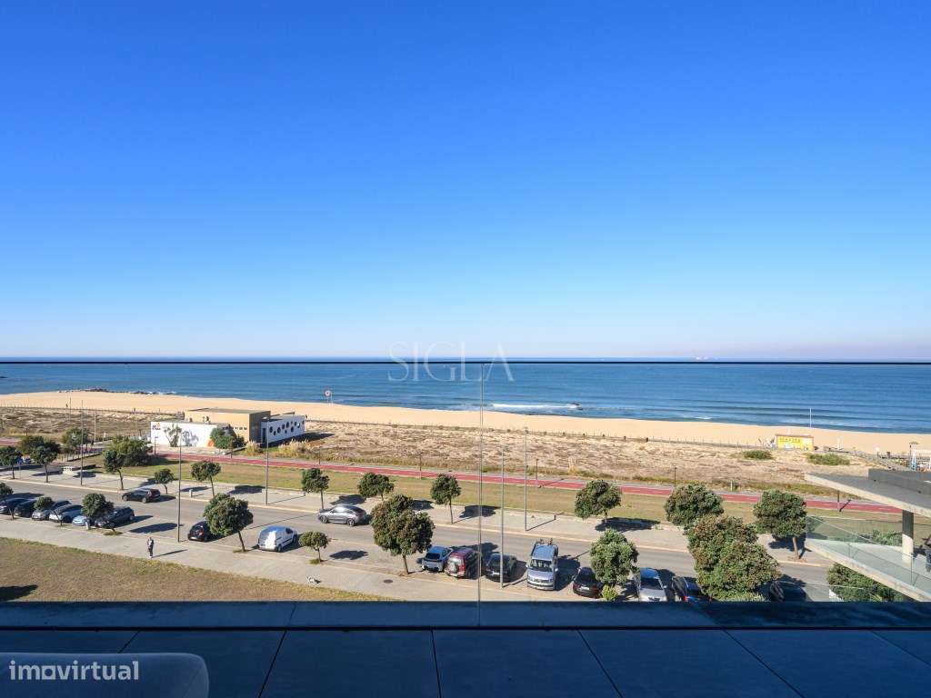 Penthouse T3 com piscina no terraço - Primeira linha de Mar-31