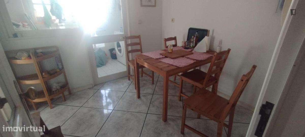 Quarto - localizado em São Félix da Marinha Porto - Grande imagem: 5/8