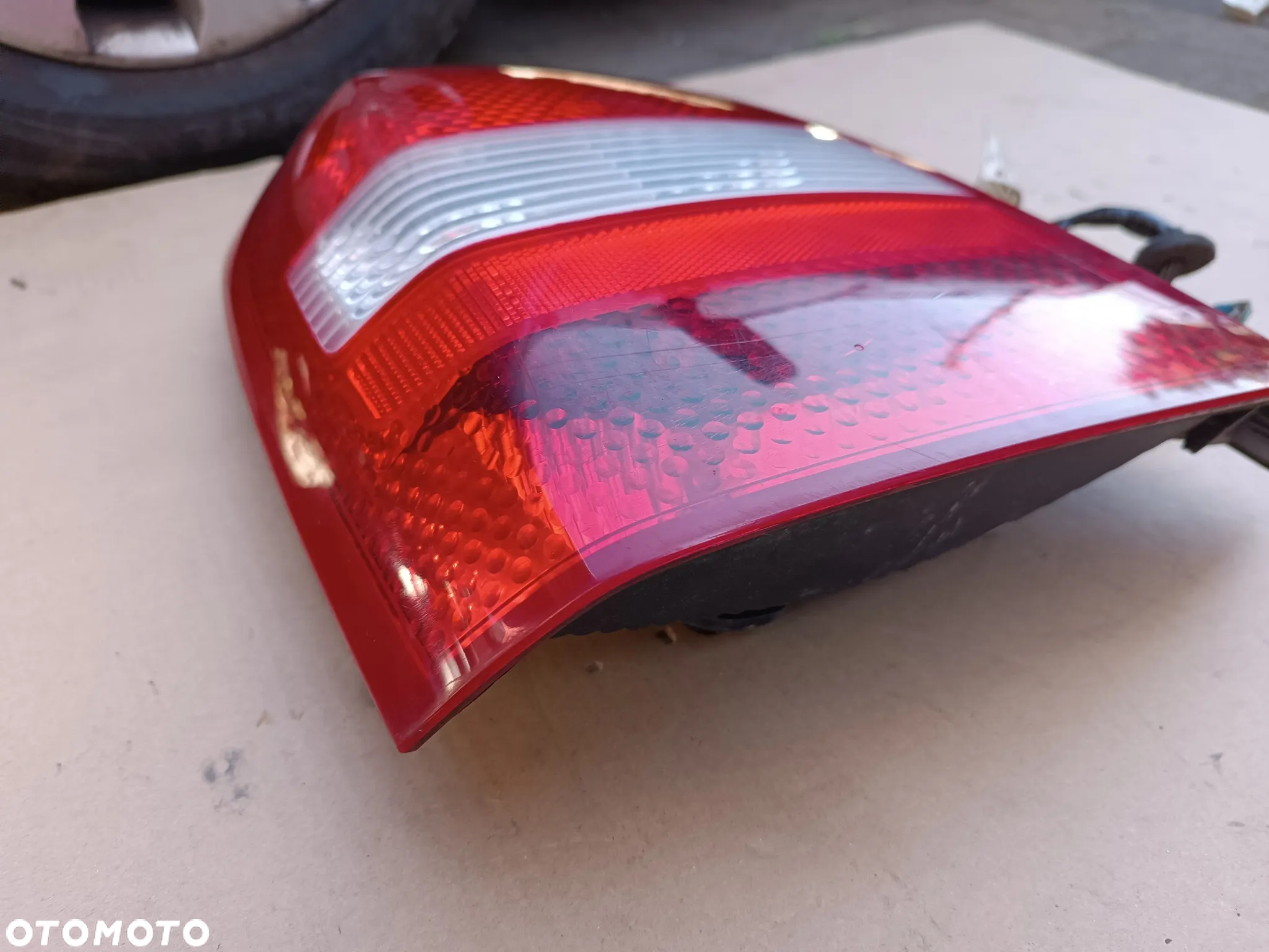 Nissan Primera P12 (02-07) lampa lewy prawy tył lewa prawa tylna + wkład oprawka żarówek wtyczka kabel - 4