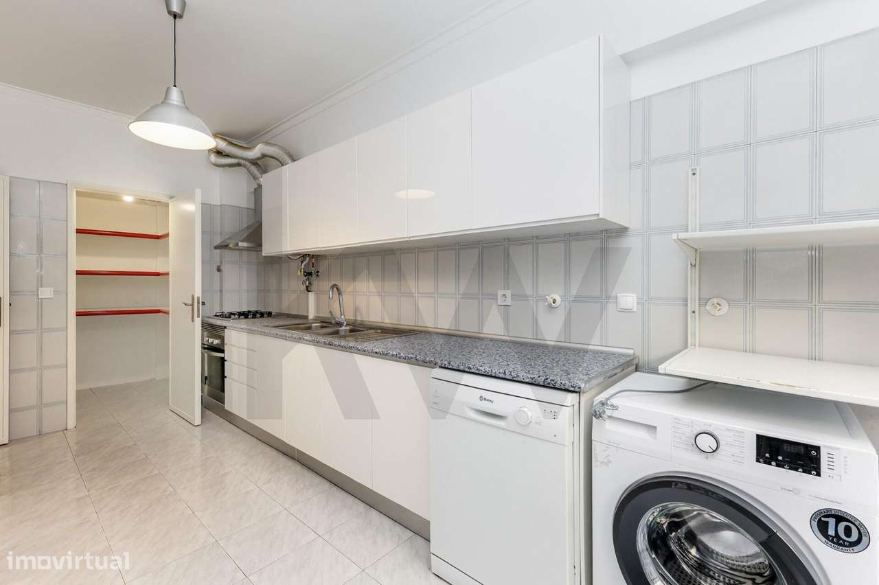 Apartamento T2 com suite e garagem em Campo de Ourique - Grande imagem: 3/21