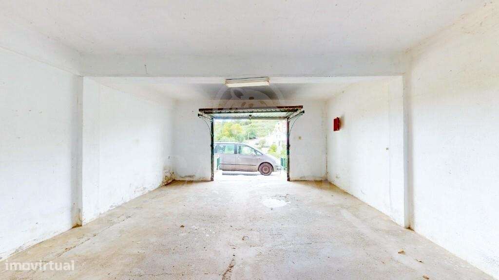 ✨ T2 com Entrada Independente e Espaço Exterior em Porto Salvo-26