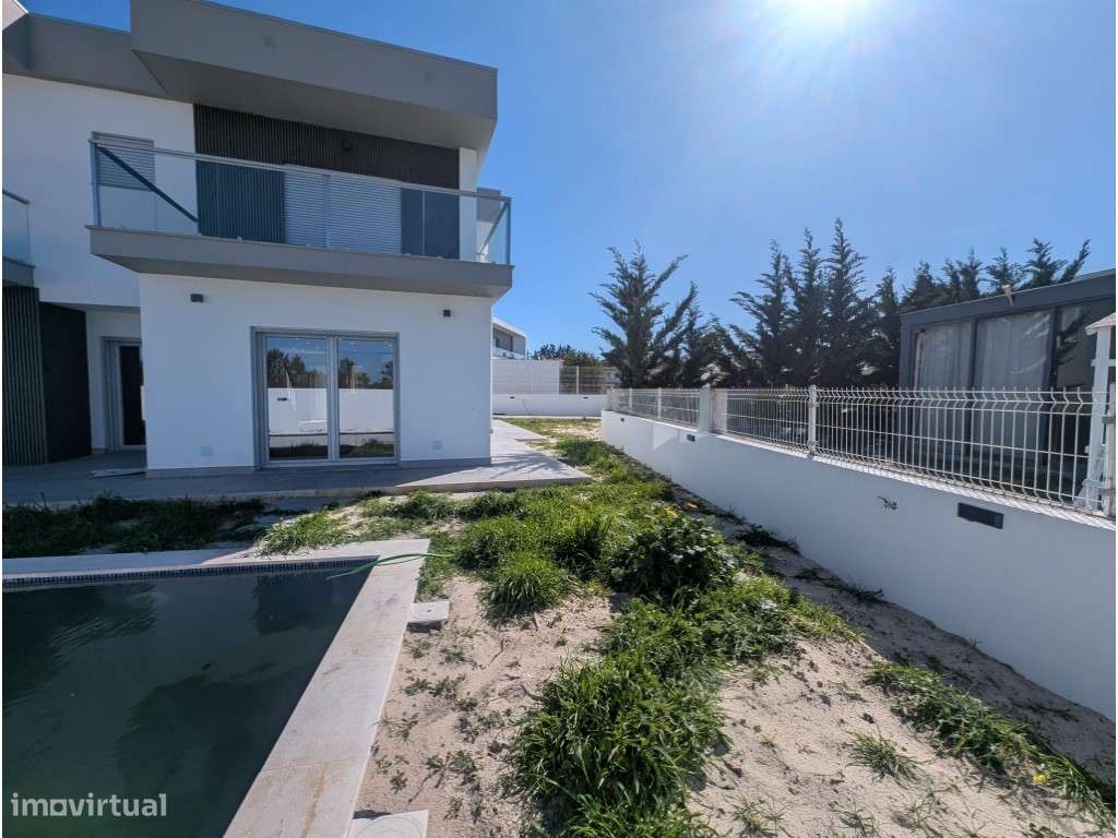 Moradia Isolada T4 com Piscina, Garagem e acabamentos de luxo na Br... - Grande imagem: 5/54