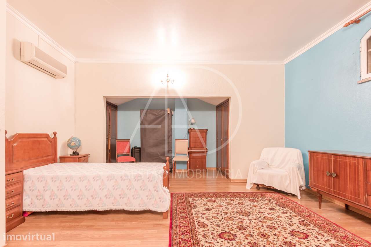 MORADIA T5+1 EM SANTO ANDRÉ, BARREIRO-32