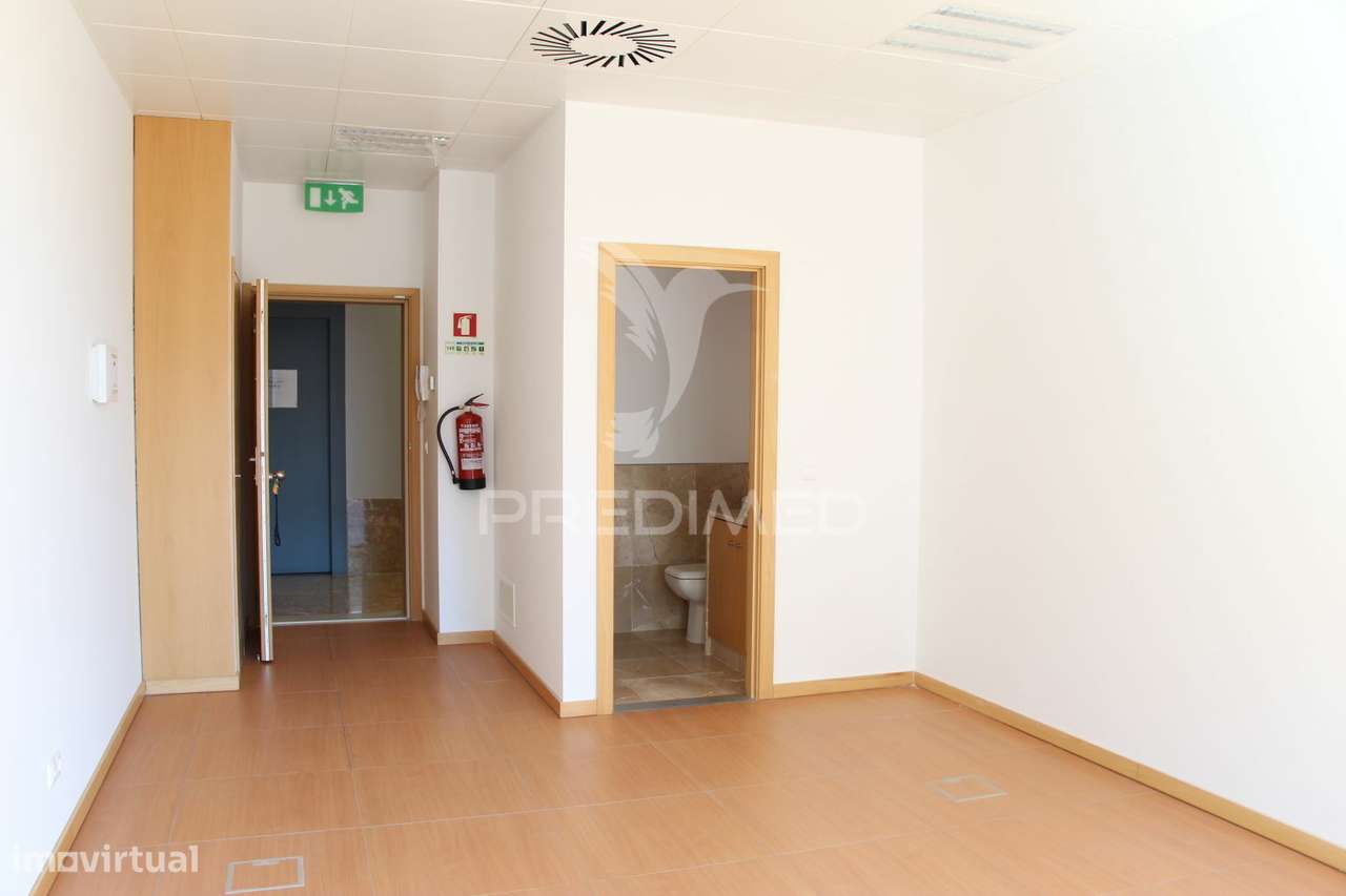 Escritório novo com vista rio - Parque das Nações - Grande imagem: 4/12