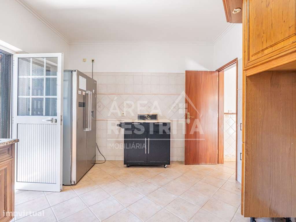 Moradia Geminada T3 com Garagem, Excelentes Áreas e Localização Pri...-44