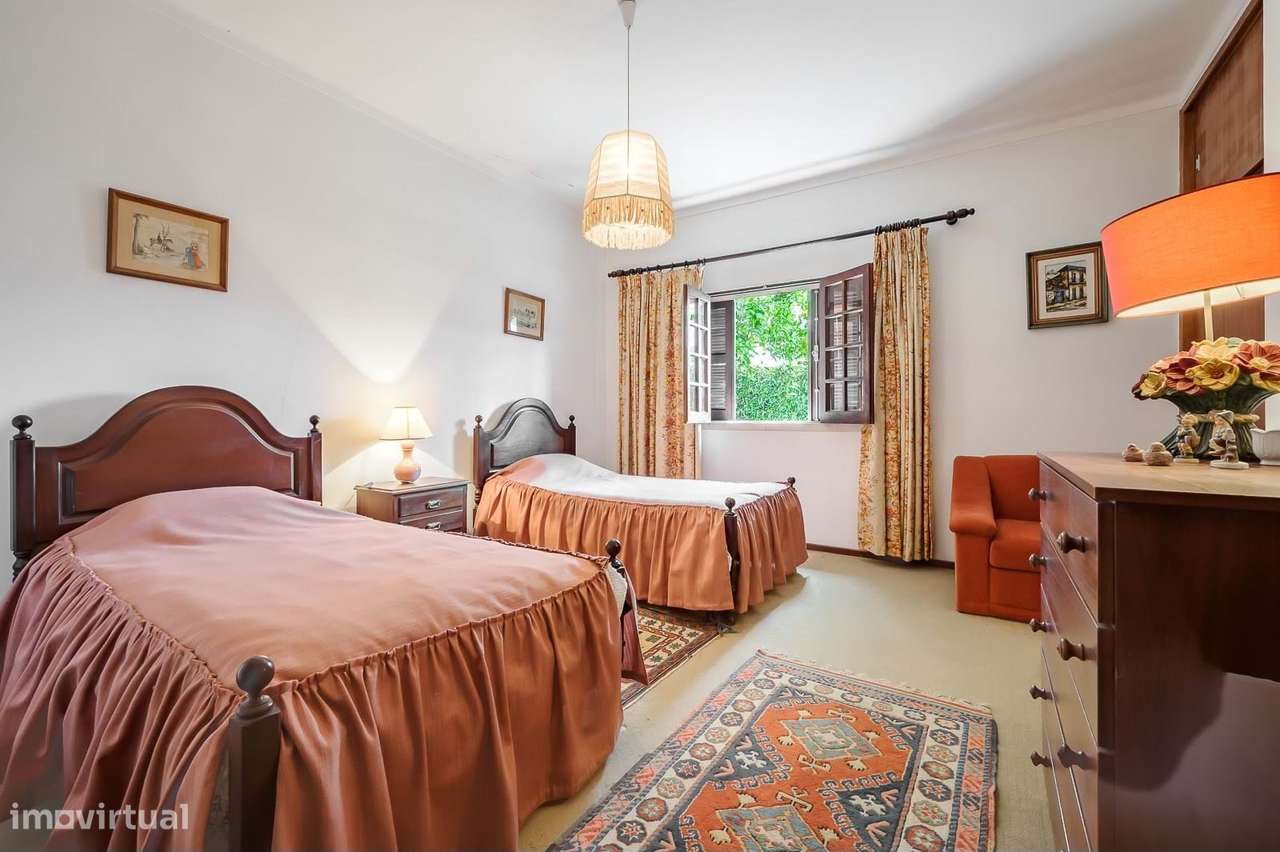 Moradia T4 com Jardim e Vista de Campo na Golegã-14