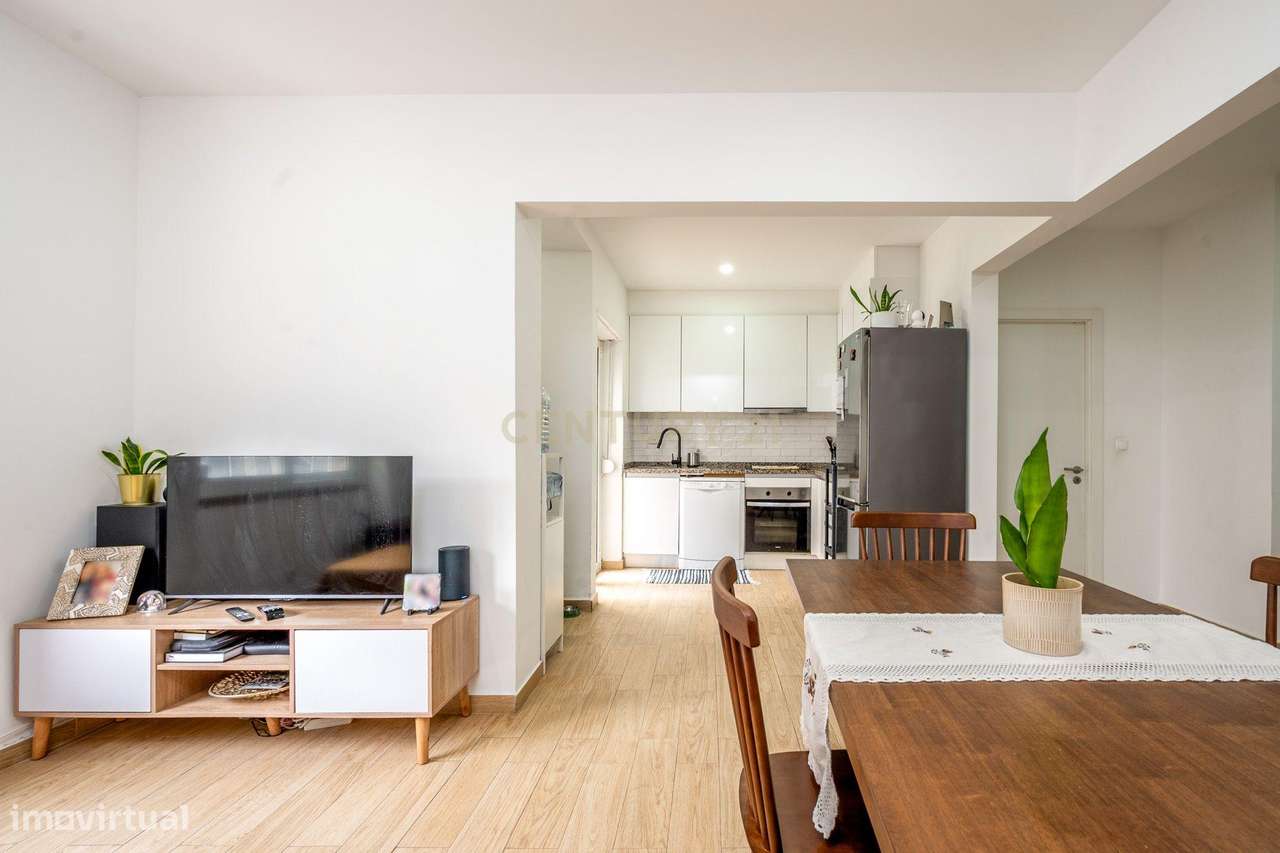 Apartamento T3, transformado em T2, completamente remodelado, no centr - Grande imagem: 4/19